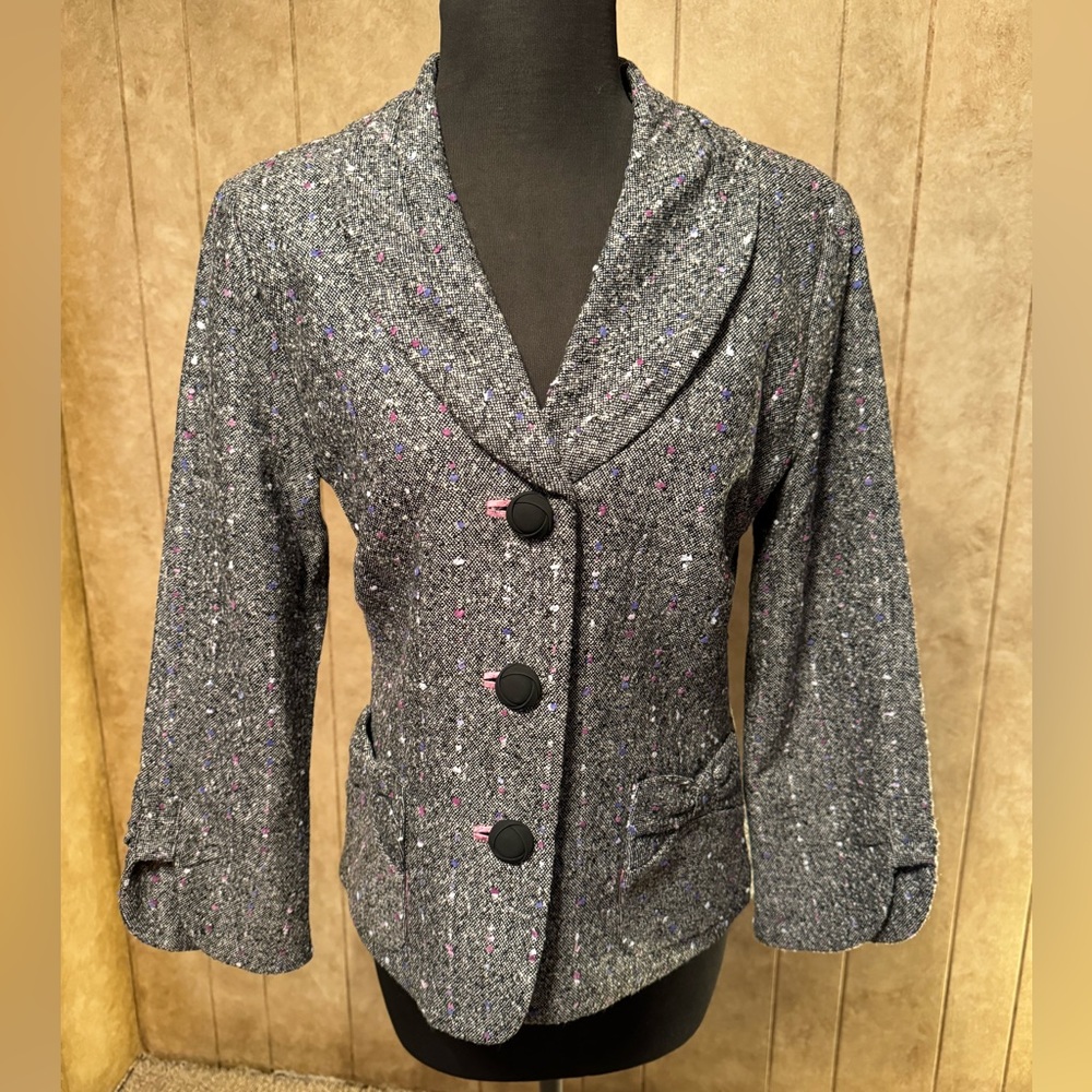 Aura Women’s Gray Blazer, pink interior, size 8